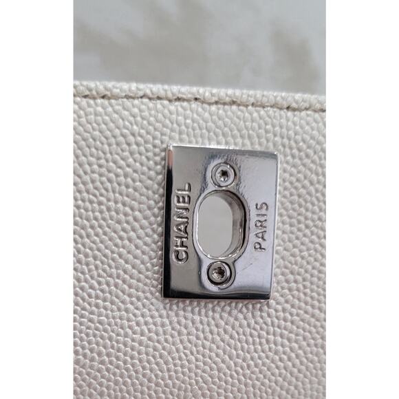 Chanel Small 24cm Coco Handle in Chevron Quilted Pearly White Caviar Bag - Picture 9 of 11